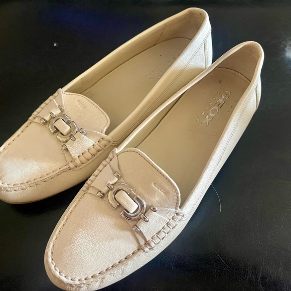 GEOX IVORY LOAFERS. Never worn - Picture 3 of 13